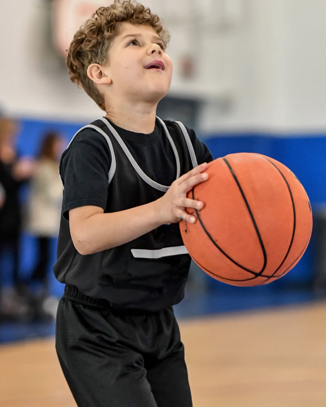 Clínic de baloncesto campamento de verano en Madrid — ESC American School